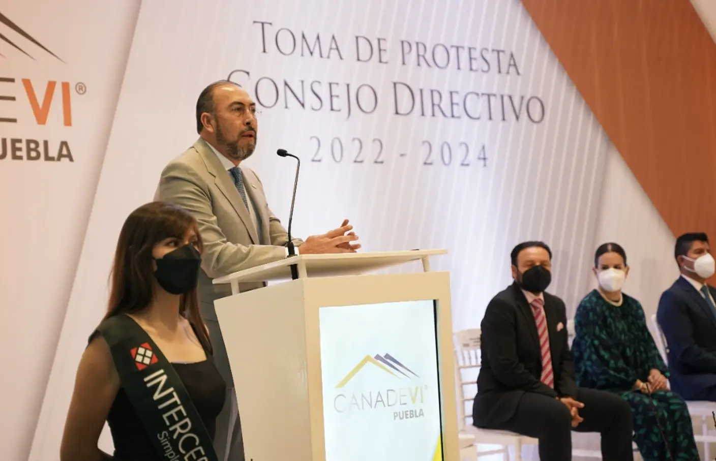 Toma de protesta del Consejo Directivo de CANADEVI Puebla